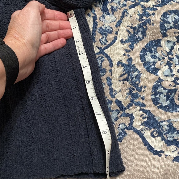 American Eagle Sweater - Picture 5 of 5